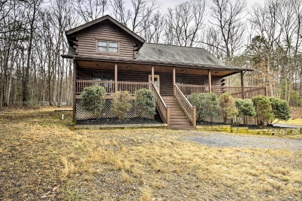 Comfortable Log Home about 4 Miles to Shenandoah River image 28