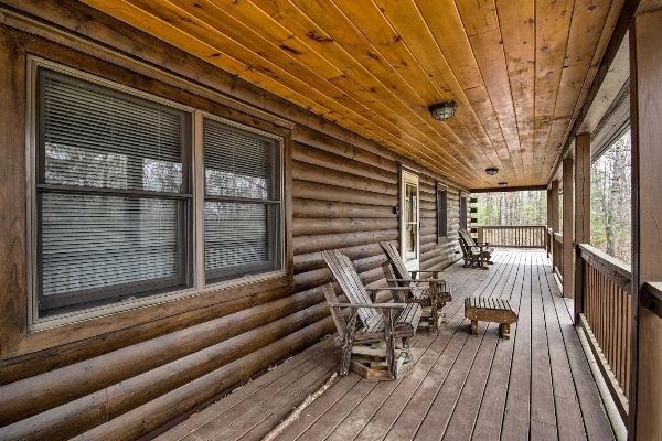 Comfortable Log Home about 4 Miles to Shenandoah River Main image