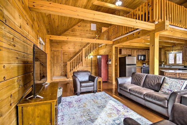 Comfortable Log Home about 4 Miles to Shenandoah River image 4